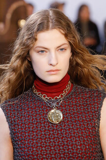 Details Chloé Fall 2018 Ready-to-Wear , Детали коллекции Хлоя осень зима 2018 , Fashion show , неделя моды в Париже , PFW , Paris Fashion Week , Mainstyles